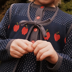 Жилет вязаный Flöss "Esther Navy Space", яблочные астероиды